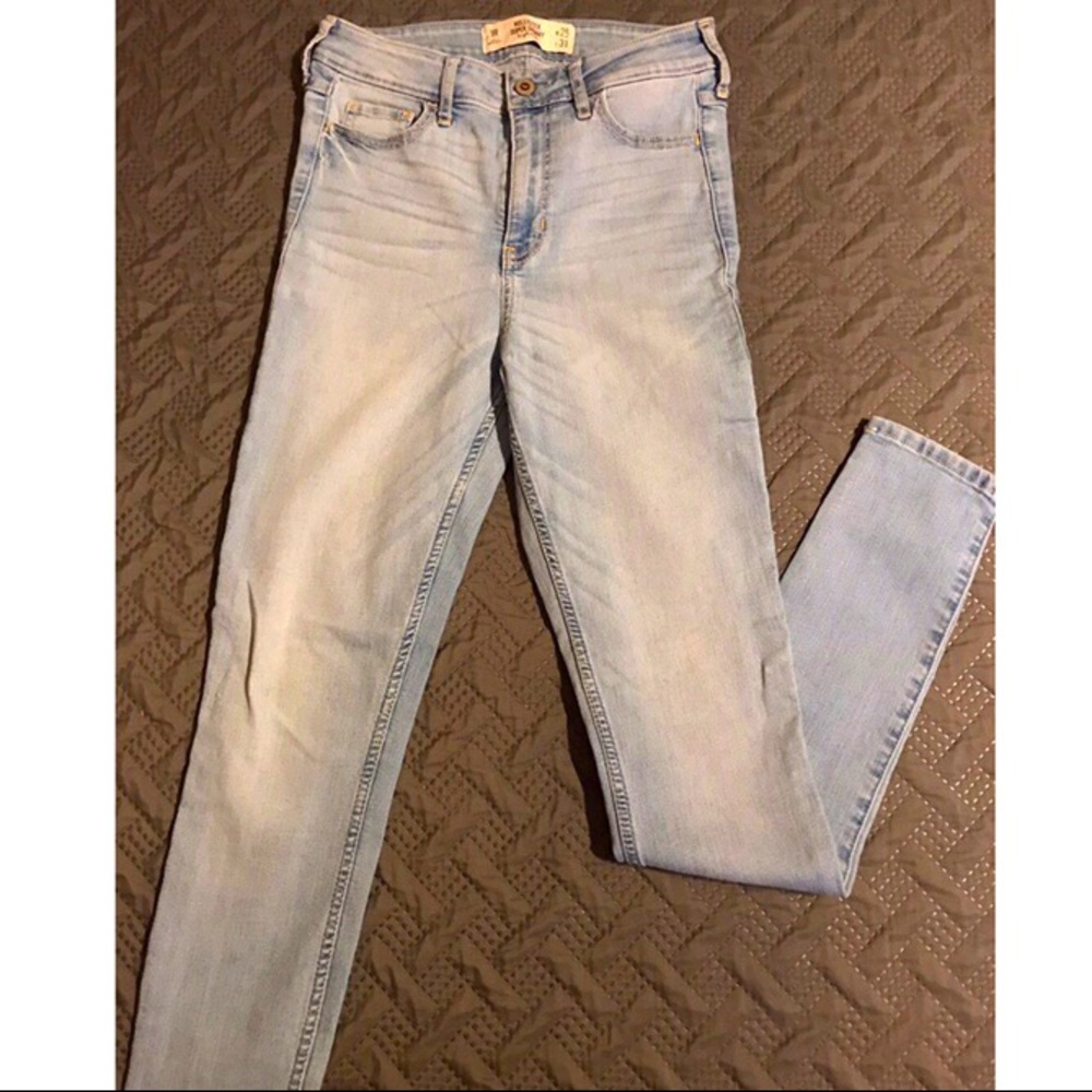 Light High-Rise Hollister Jeans